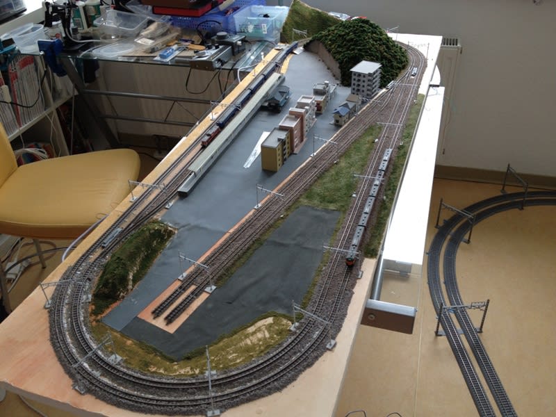 Zゲージ 鉄道模型ジオラマ レイアウト 引退品フルセット付 剃れ Zゲージ 鉄道模型ジオラマ レイアウト 引退品フルセット付 剃れ