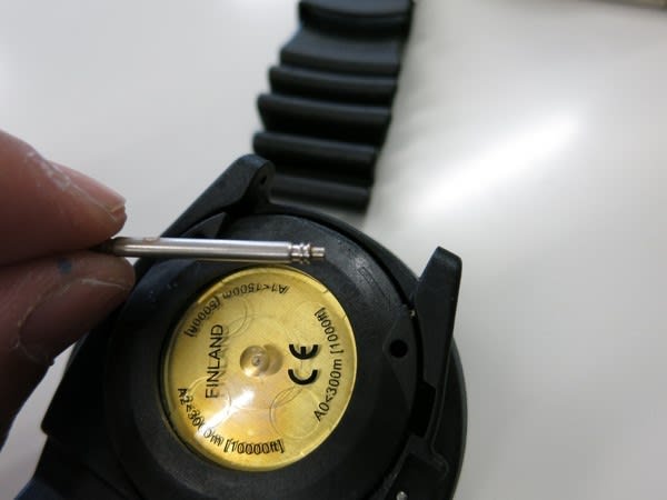 スントヴァイパーSUUNTO.VYPERダイブコンピュータの電池交換方法と時計 