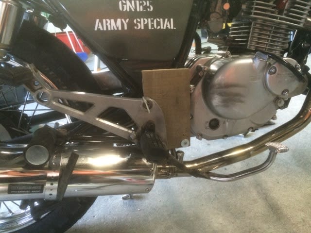 gn125h 自作バックステップ ポン付け可能 スズキ - メルカリ