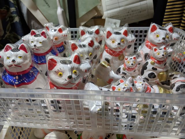 丸〆猫(まるしめのねこ)ほか今戸の招き猫 - 東京の土人形 今戸 丸〆猫(まるしめのねこ)ほか今戸の招き猫 - 東京の土人形 今戸