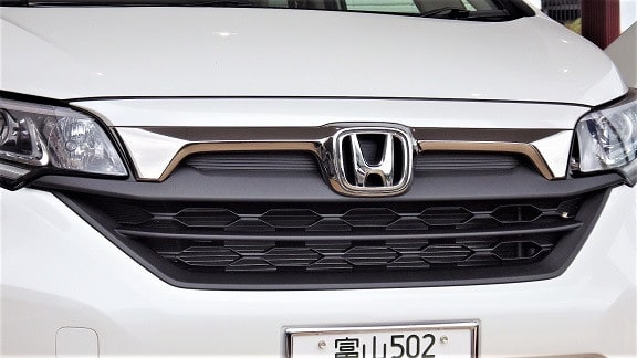 新型フリード 標準フロントグリル（純正、ガソリン車用） いとおしく