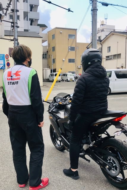 2022/1/21◇寒さにめげず！「ZX-25R SE」納車ですっ♪ - バイク