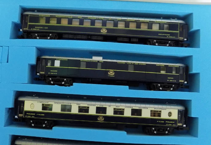 外国型車両を弄る partⅤ その2 KATO 10-1230/31のAssy 外国型車両を弄る partⅤ その2 KATO 10-1230/31のAssy