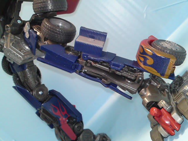 TFムービーDOTM リーダークラス ストライカーオプティマスを