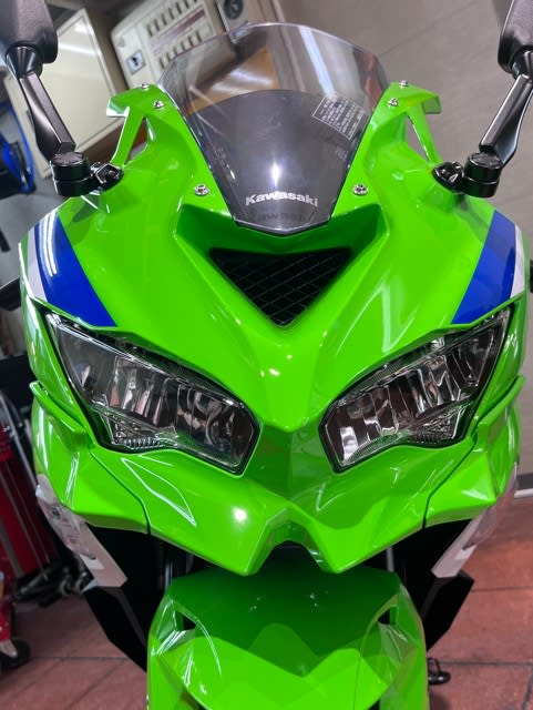 最安値 2024/2/18◇入荷＆納車準備！「ZX-4RR Ninja40周年記念モデル タイヤ・ホイール