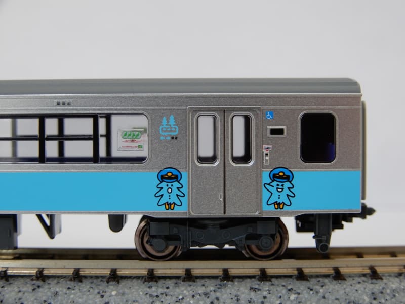 トミーテックの鉄コレ、青い森鉄道の青い森701系のライト点灯