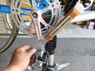 ロードレーサーに ペダルを取り付ける Campagnolo SUPER LEGGERI ロードレーサーに ペダルを取り付ける Campagnolo SUPER LEGGERI