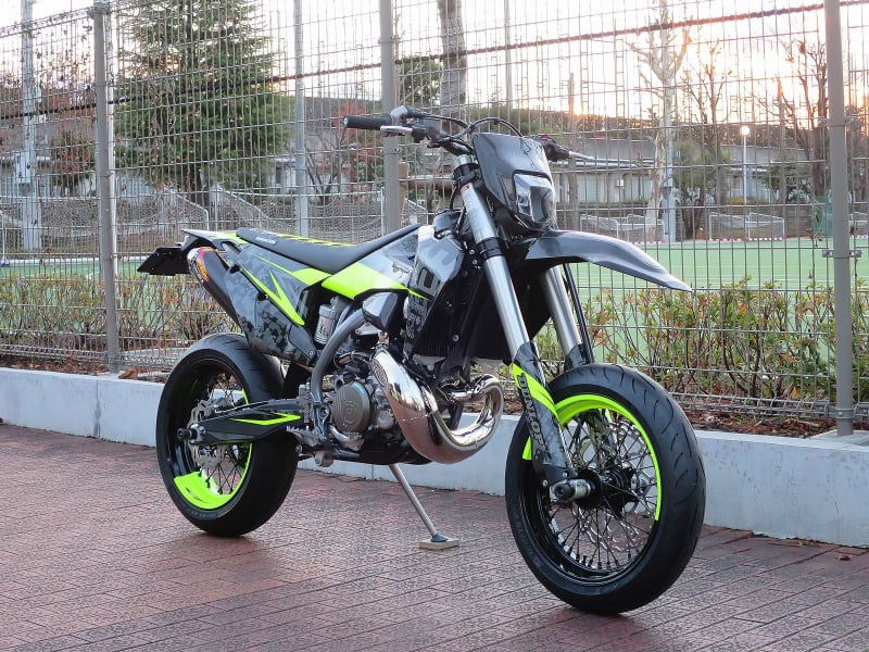 Husqvarna TE250i SM Black-Panther が遂に完成!ストリート Husqvarna TE250i SM Black-Panther が遂に完成!ストリート