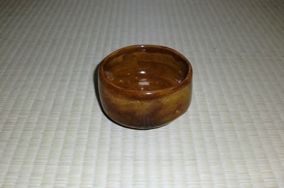 飴釉茶碗 大樋年朗(十代大樋長左衛門)作 - 夜噺骨董談義 飴釉茶碗 大樋年朗(十代大樋長左衛門)作 - 夜噺骨董談義
