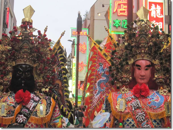 横浜中華街 関羽の誕生を祝う祭り「関帝誕」 - 観光地に住んでいます