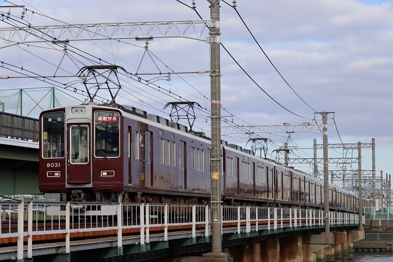 阪急神戸線の8042Fを撮影～神崎川付近にて_20/02/28 - 80年生の