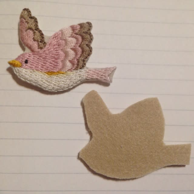 [専用　りっちゃん様]ハンドメイド　フェルト　ブローチ　刺繍　フェルト仕上げ