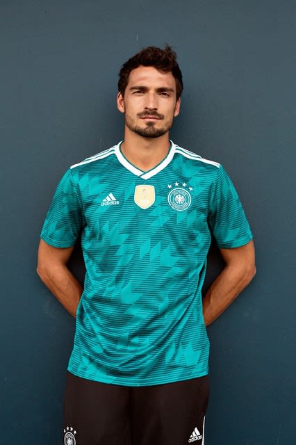 ドイツ代表、2018年W杯のアウェーユニフォームは「伝説の90年 ドイツ代表、2018年W杯のアウェーユニフォームは「伝説の90年