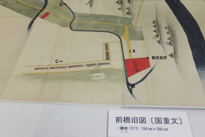 群馬県文書館で撮った絵図「前橋旧図」の写真片手に、前橋のまち 群馬県文書館で撮った絵図「前橋旧図」の写真片手に、前橋のまち