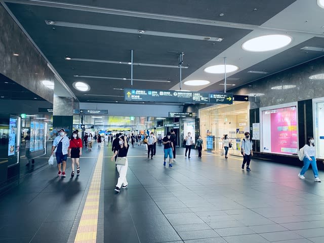 京都の現在（いま） ～ 京都駅ビル・南北自由通路 - 老後は京都で ！