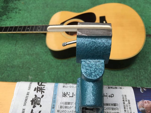 YAMAHA FG-202 整備その② ネック曲がり調整とサドル制作