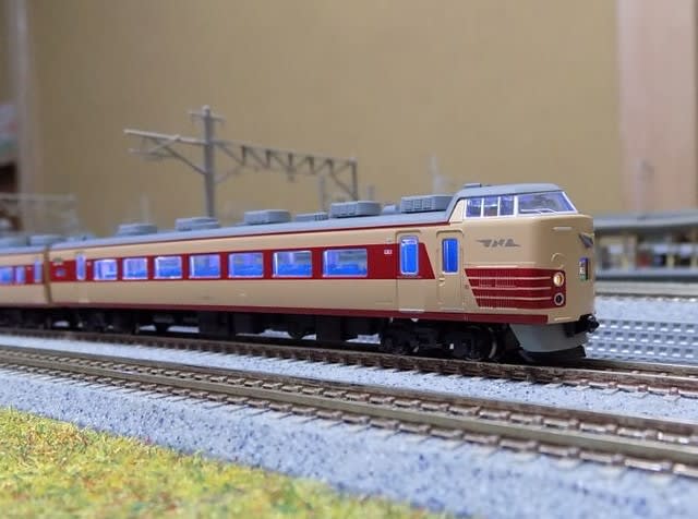 KATOの10-528/529 189系国鉄色「あさま」基本/増結セット+ KATOの10-528/529 189系国鉄色「あさま」基本/増結セット+