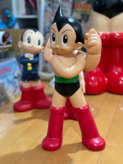 ビリケン商会の『鉄腕アトム』の巨大ソフビコレクション ビリケン商会の『鉄腕アトム』の巨大ソフビコレクション