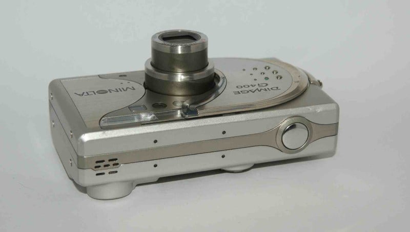 MINOLTA DiMAGE G400 コニカミノルタデジカメ第1号機 - 乾電池 MINOLTA DiMAGE G400 コニカミノルタデジカメ第1号機 - 乾電池
