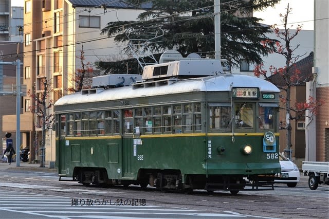 豪華ラッピング無料 広電本社前(2021.12.15) 広島電鉄 7号線 582 旧神戸市電 コレクション