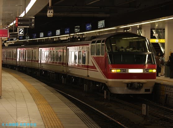 パノラマカー白雪とともに本線をゆく 名古屋鉄道7000形と パノラマカー白雪とともに本線をゆく 名古屋鉄道7000形と