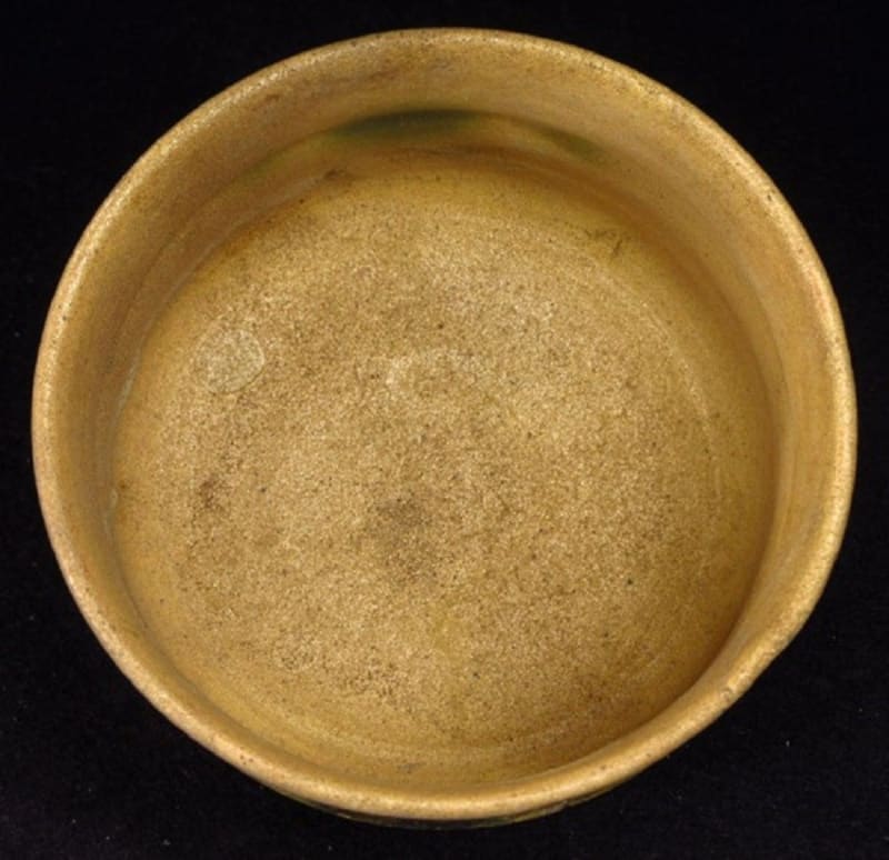 時代不詳 黄瀬戸(油揚手) 草花文胴紐半筒茶碗(向付) - 夜噺 時代不詳 黄瀬戸(油揚手) 草花文胴紐半筒茶碗(向付) - 夜噺