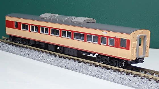 185系200番台「国鉄特急色」OM08編成が入線しました。TOMIX
