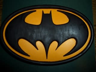 バットマン エンブレム 蝙蝠と烏がロケット背負 しょ って