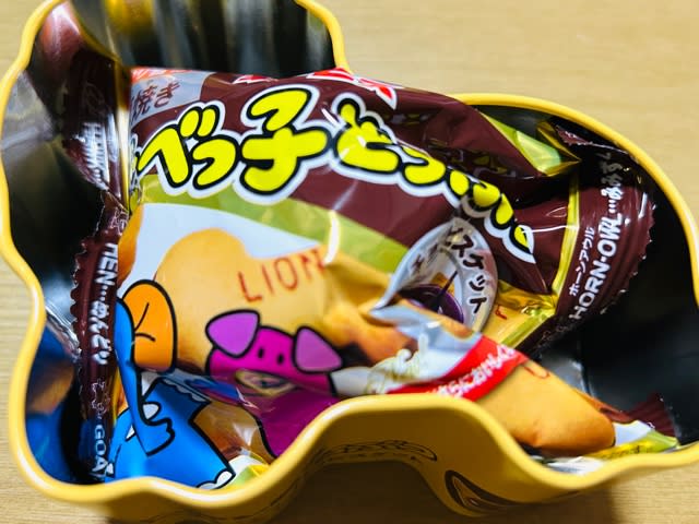 かわいい缶→ギンビス「厚焼きたべっ子どうぶつ🦁🦇」(チョコ