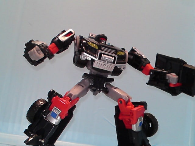 TFジェネレーションズ デラックスクラス トレイルブレイカーを
