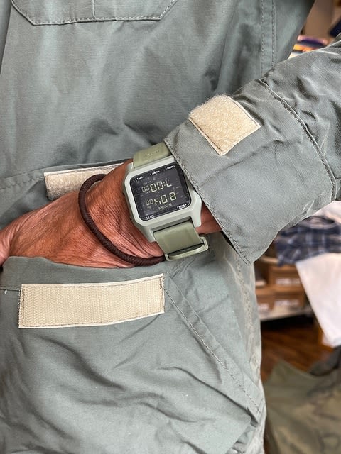 国内外の人気が集結 Nixon THE STAPLE Oliveボーイズマーケット 時計