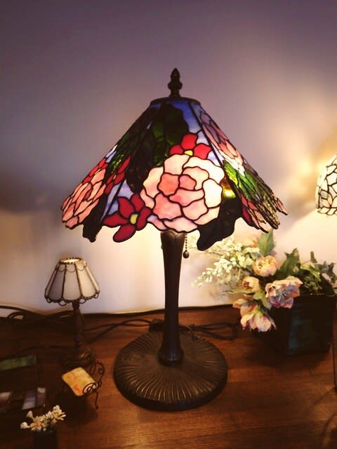 今 話題 の 人気 商品 (11/08) ベゴニアの6面ランプ - Attend Stained : Glass Stained 工芸ガラス