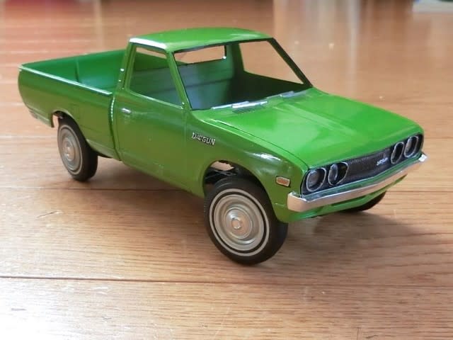 1/25 mpc ダットサントラック DATSUN 620 Pick-up 製作中3 ミニの卓上カレンダー製作です。 - sportscar  graphic