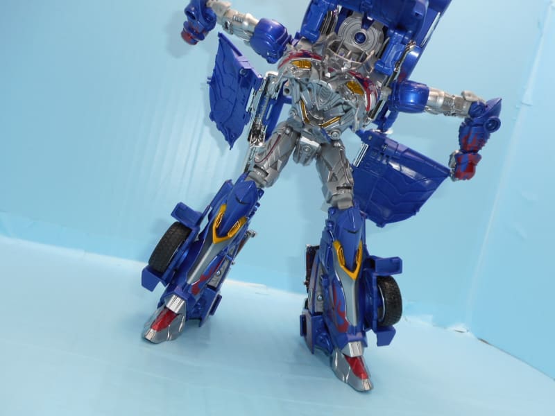 TFロストエイジ リーダークラス アーマーナイトオプティマス