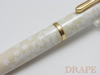 美品 PILOT 14金ペン万年筆 レディホワイト 紅葉模様(新製品 美品 PILOT 14金ペン万年筆 レディホワイト 紅葉模様(新製品
