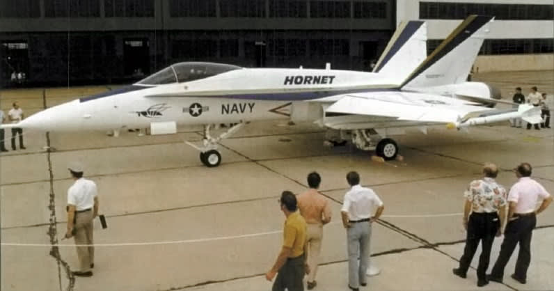 アドバーザリー部隊のアグレッサーF/A-18A ホーネット