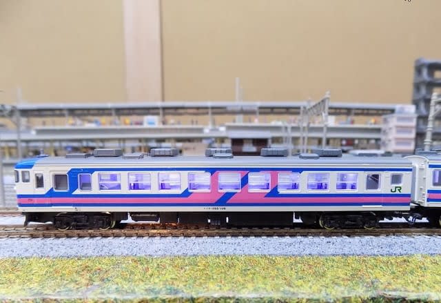 KATOの10-350 165系直流急行型電車(モントレー色)を KATOの10-350 165系直流急行型電車(モントレー色)を