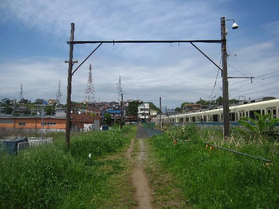 小田原市久野 日本専売公社小田原工場専用線跡地の舗装工事 - 小田原の端々