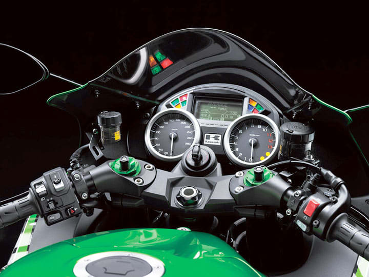 ZX-14R/ZZR1400 2016年モデル発表♪ - ZZR1400 PHANTOM Ninja 黒影 ZX-14R/ZZR1400 2016年モデル発表♪ - ZZR1400 PHANTOM Ninja 黒影