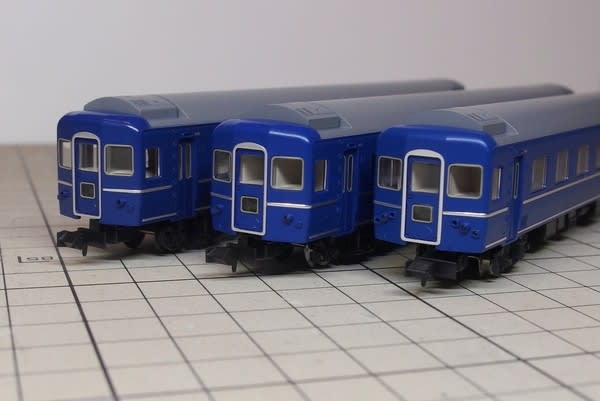国鉄 24系25形 銀帯車 – 新製品紹介