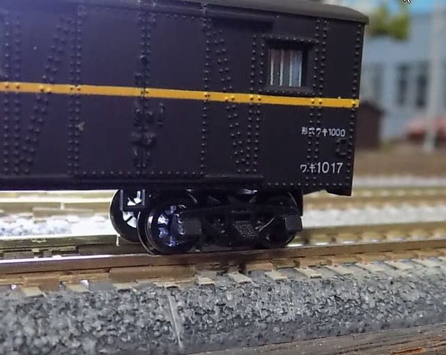 TOMYと河合商のワキ1000系貨車で組成した高速貨物列車