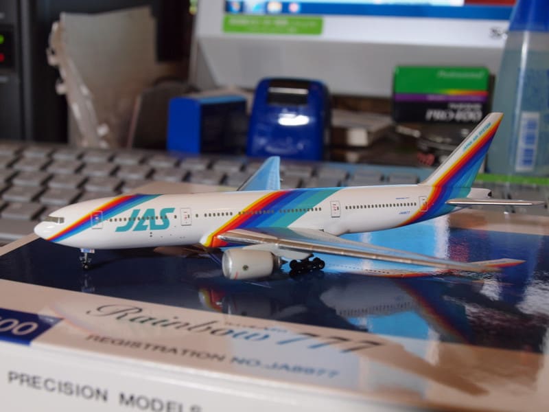 私の飛行機モデルコレクション JAS B777-200 レインボーセブン 私の飛行機モデルコレクション JAS B777-200 レインボーセブン