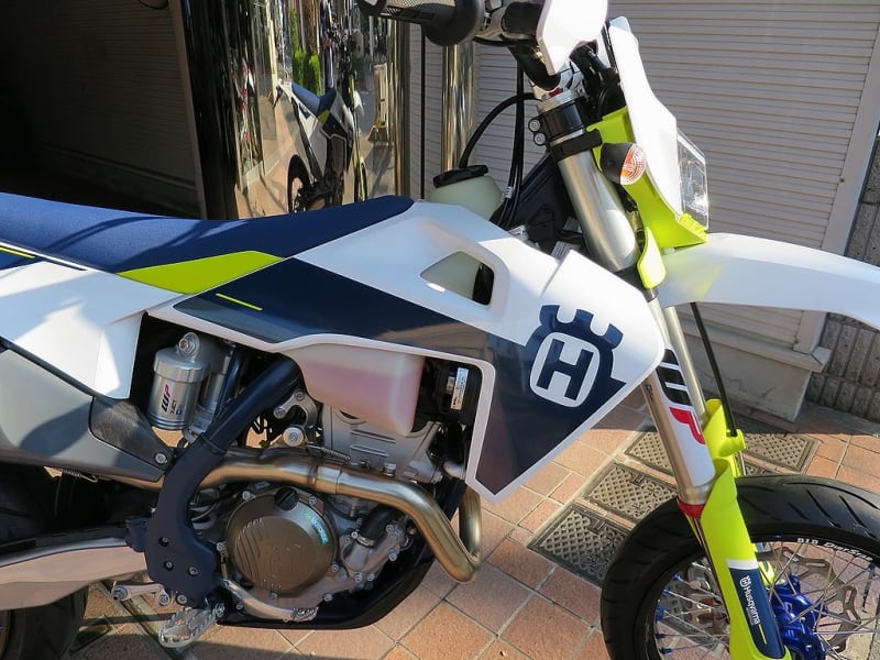 MY Husqvarna FE SUPER MOTO仕様 HUSKYカラーが目立ちますね