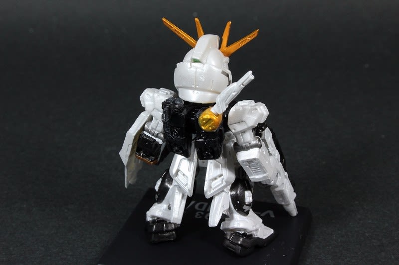 FW GUNDAM CONVERGE:CORE νガンダム&サザビー(メタリックver FW GUNDAM CONVERGE:CORE νガンダム&サザビー(メタリックver