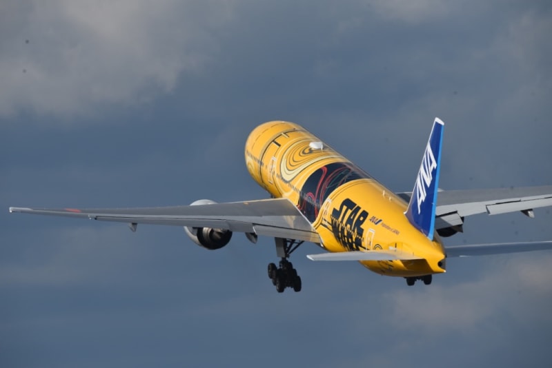 ANA. スターウォーズ 塗装機 4機 就航だけど・・・・ - 福ちゃん ANA. スターウォーズ 塗装機 4機 就航だけど・・・・ - 福ちゃん