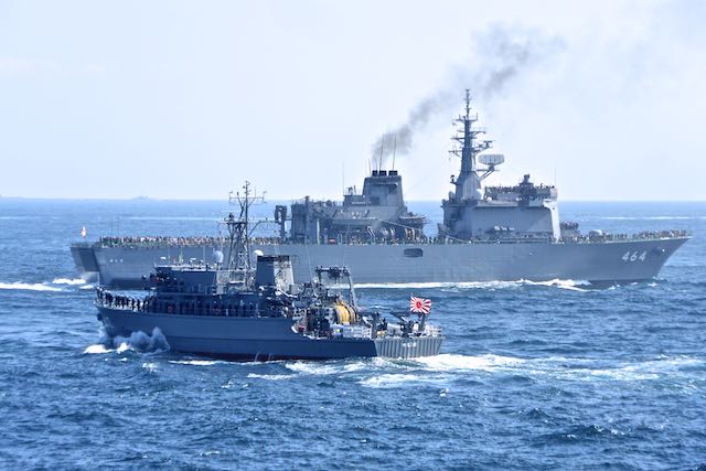受閲艦隊回頭～平成27年自衛隊観艦式 - ネイビーブルーに恋をして