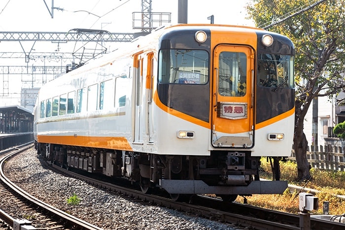 9年ぶりに遭遇したら新色になってました（苦笑） 近鉄16000系 #5 - 鉄風味な写真日記