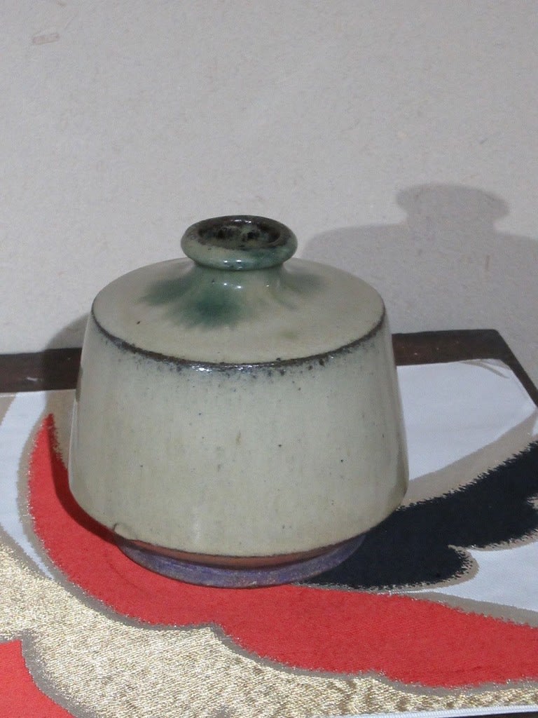 氏素性の解らぬ作品 古上野焼 藁灰釉花生 - 夜噺骨董談義 氏素性の解らぬ作品 古上野焼 藁灰釉花生 - 夜噺骨董談義