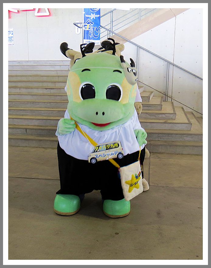 大分トリニータ　ニータン顔だらけパーカー 大分トリニータ ニータン顔だらけパーカー 大分トリニータ