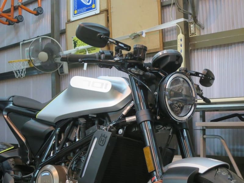 続いて Husqvarna VITPILEN 701のミラーを変えてみました！^_